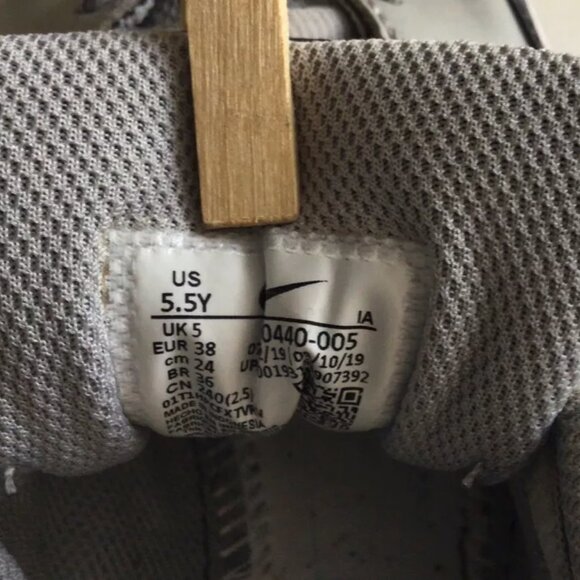 Boys' Shoes Nike 5.5Y - Picture 6 of 7